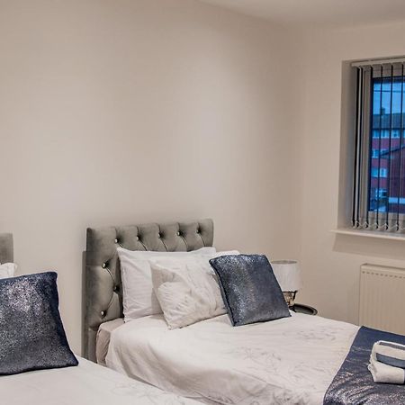 Bv Comfy Spacious 3 Bedroom House At Tatton Street Manchester Kültér fotó