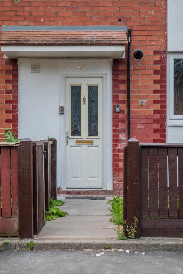 Bv Comfy Spacious 3 Bedroom House At Tatton Street Manchester Kültér fotó