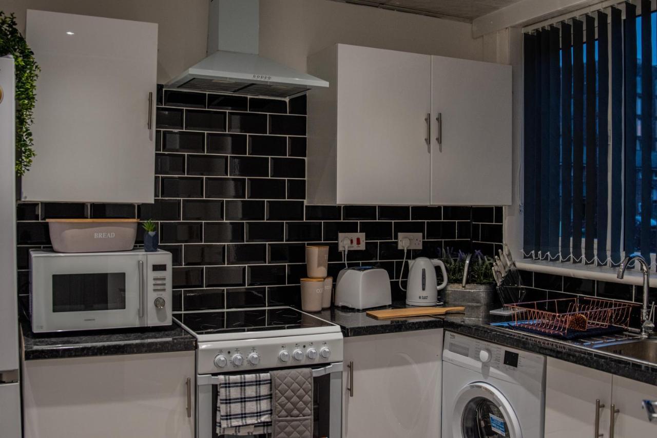 Bv Comfy Spacious 3 Bedroom House At Tatton Street Manchester Kültér fotó