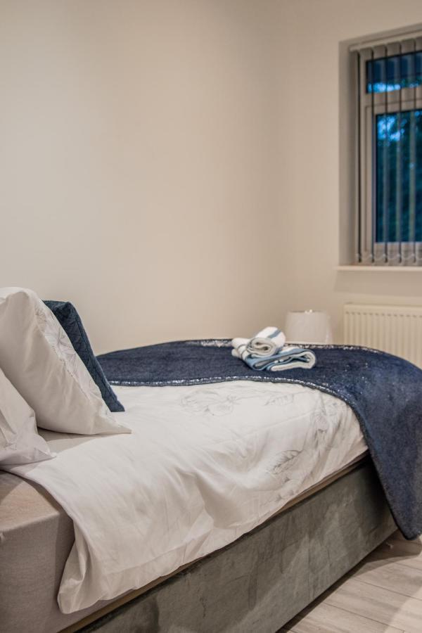 Bv Comfy Spacious 3 Bedroom House At Tatton Street Manchester Kültér fotó
