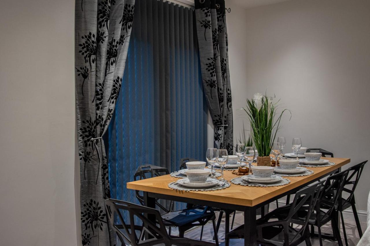 Bv Comfy Spacious 3 Bedroom House At Tatton Street Manchester Kültér fotó