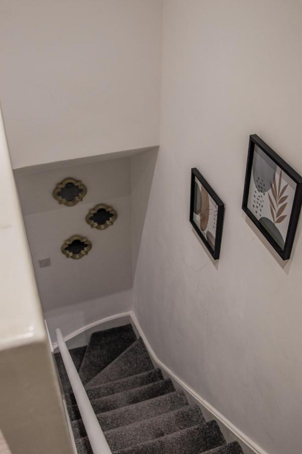 Bv Comfy Spacious 3 Bedroom House At Tatton Street Manchester Kültér fotó