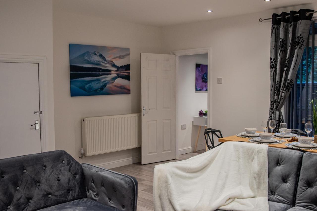 Bv Comfy Spacious 3 Bedroom House At Tatton Street Manchester Kültér fotó