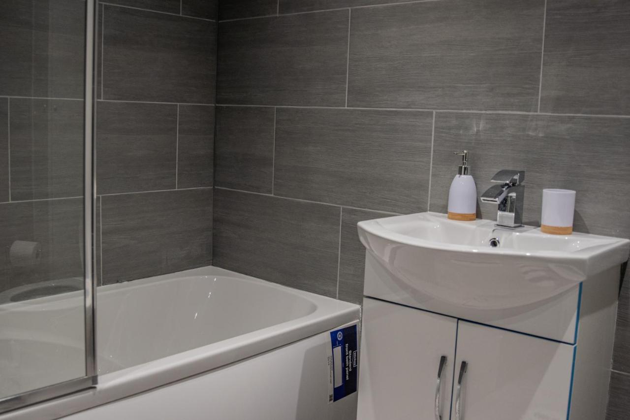 Bv Comfy Spacious 3 Bedroom House At Tatton Street Manchester Kültér fotó