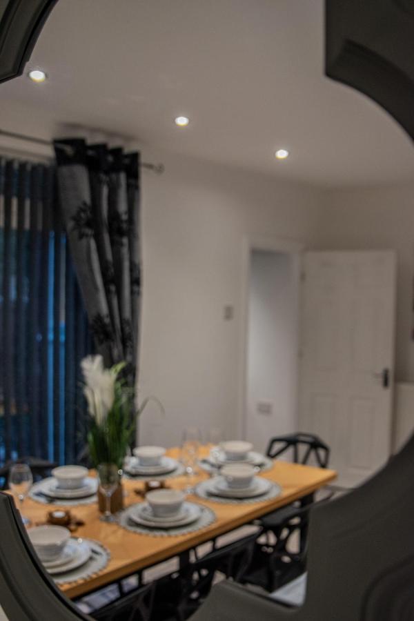 Bv Comfy Spacious 3 Bedroom House At Tatton Street Manchester Kültér fotó